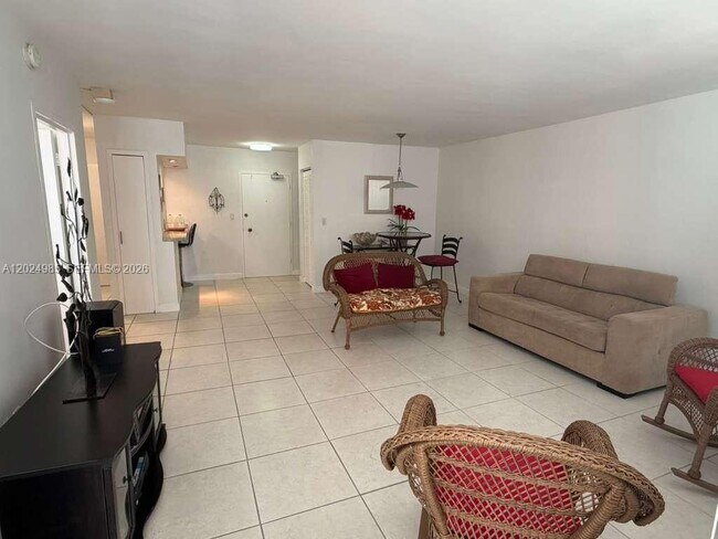 Photo - 5313 Collins Ave Unidad 1109