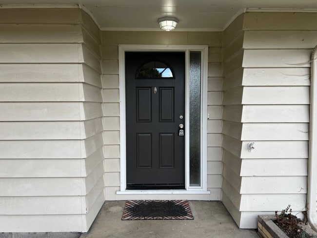 Photo - 3 bedroom 1 bathroom single level home!