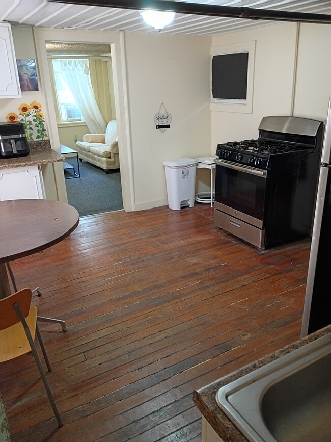 Building Photo - 65 13th St Unit Basement Rental