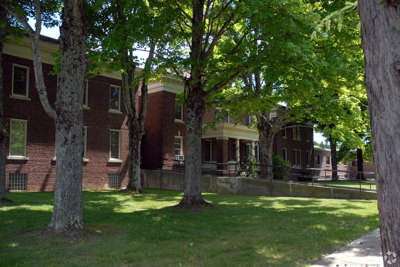 Hamilton Manor - Hamilton Manor Apartments