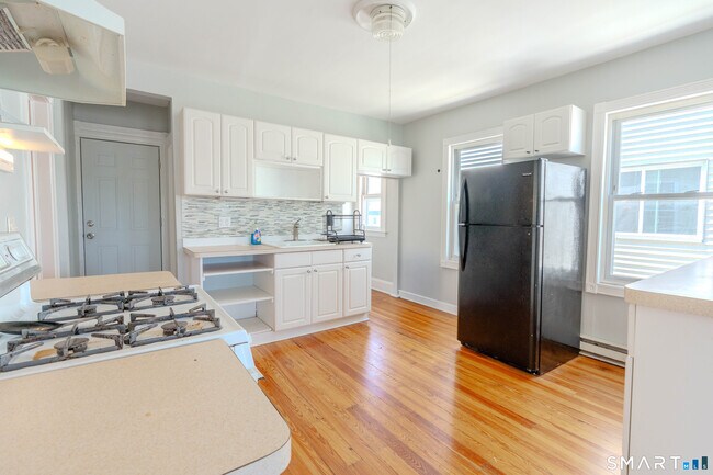 Photo - 53-55-55 Davis Ave Unit B