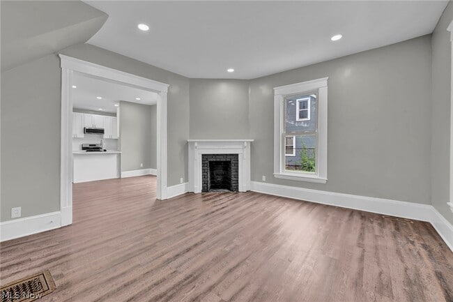 Photo - 2221 E 97th St