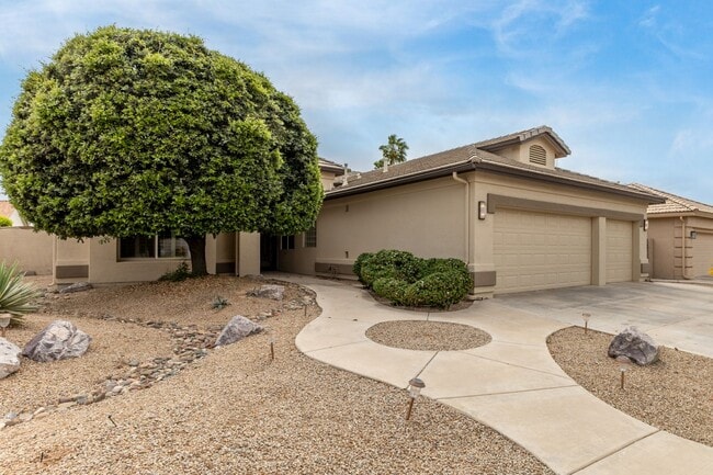 Photo - Long term rental in Oakwood with private pool