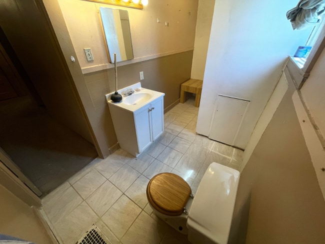 Photo - 1202 Gomber Ave