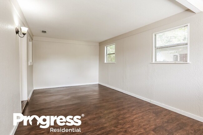 Photo - 6812 Hawkins Ct