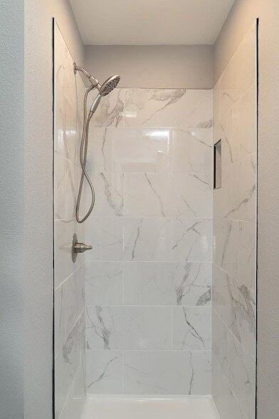 Photo - 140 Sloan St