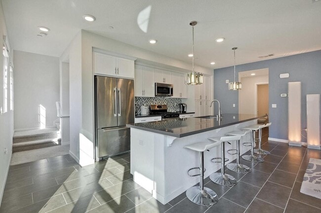 Photo - Spacious 4 bedrooms 4.5 bath town home for...
