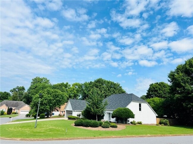 Photo - 205 Kinderhill Ct