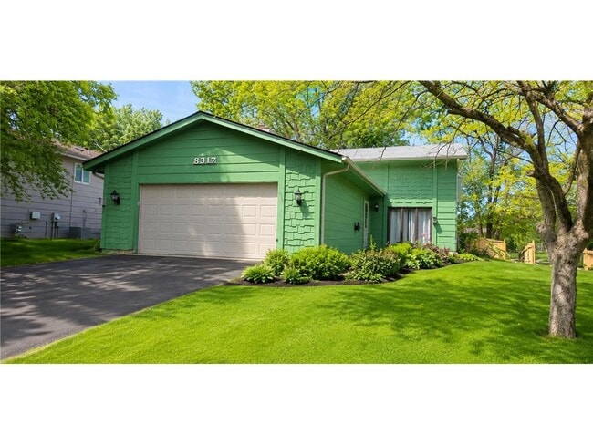 Photo - 8317 Idaho Ave N