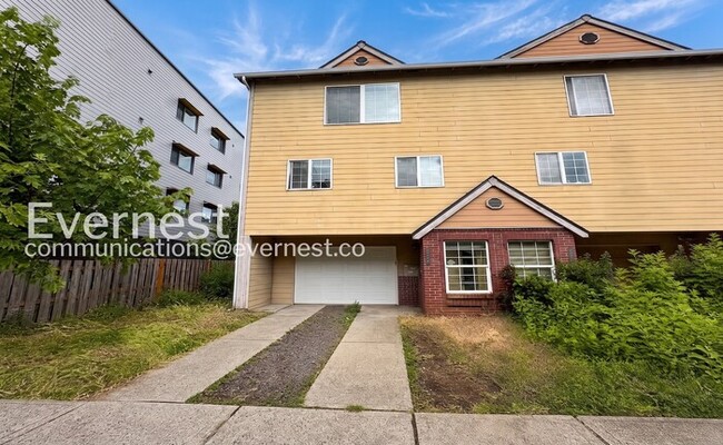Building Photo - 3-Bed/3-Bath Townhome/Pet Friendly/Available Soon!
