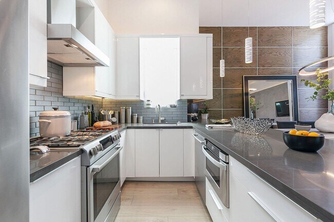 Photo - 1086 S Van Ness Ave