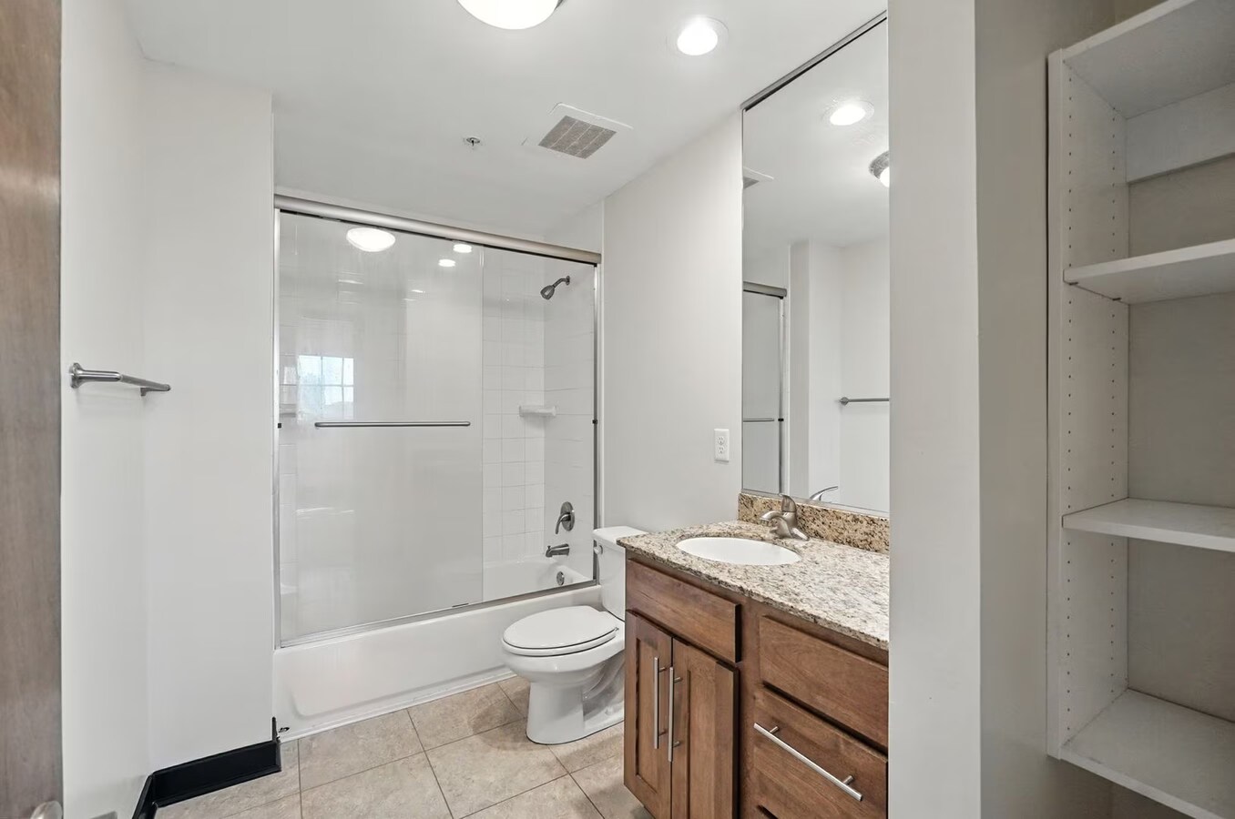 Photo - 125 W 11th St Unidad 2C