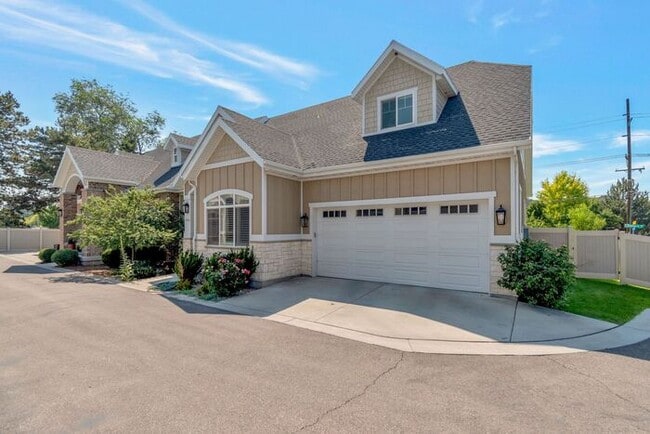 Photo - Upmarket Townhouse in Sought After Holladay City