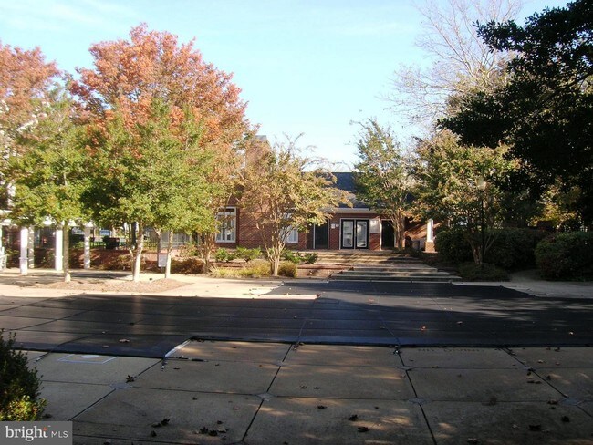 Photo - 20322 Beechwood Terrace Unidad 203