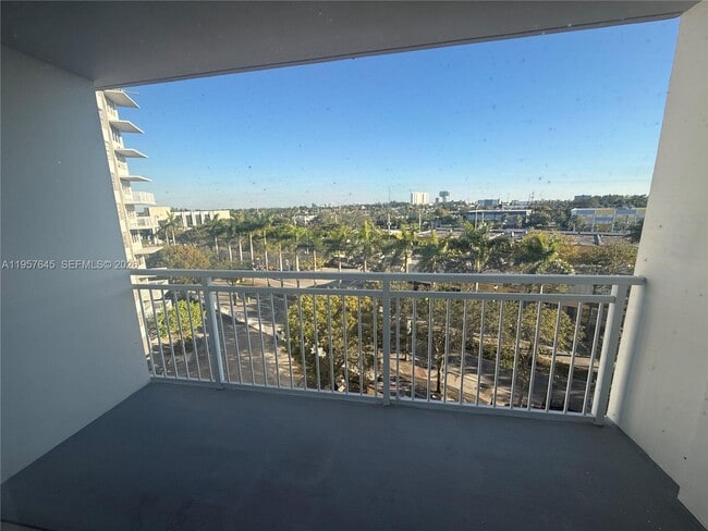 Photo - 2025 NE 164th St Unit 618