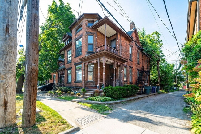 Building Photo - 247 1/2 West 3rd Avenue