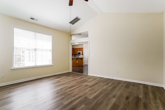 Photo - 512 Texanna Way