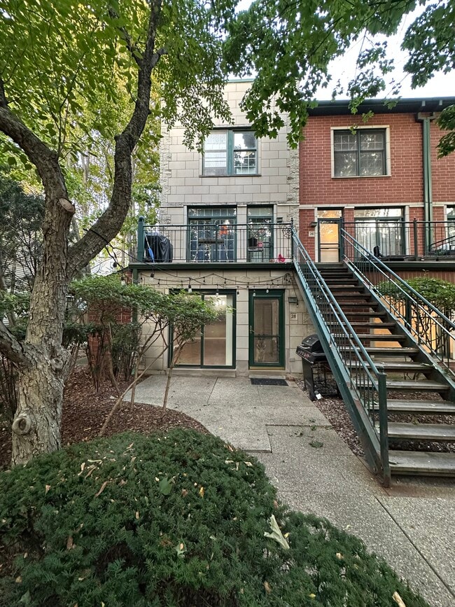 Building Photo - 1812 S State St