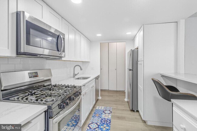 Photo - 1326 Spruce St Unit 805