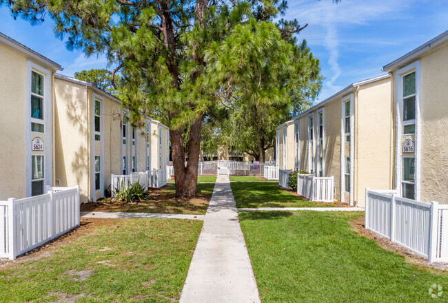 Walking Paths - Garden Grove Apartments