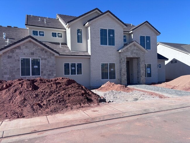 Photo - Beautiful 2 story with 6 bedrooms and swimming pool