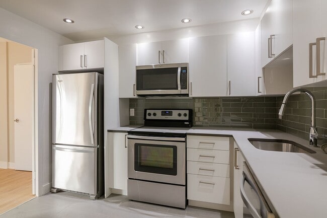 Building Photo - 4555 Av. Bonavista Unit 808