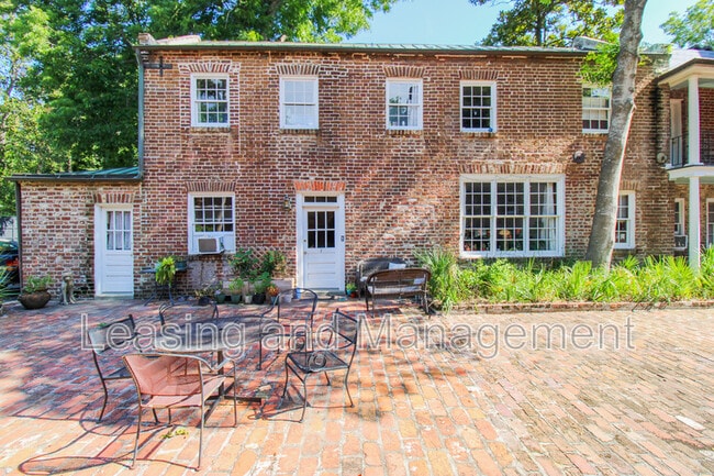 Building Photo - 23 Archdale St Unit J