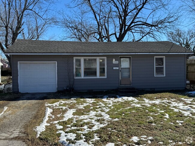 Building Photo - Adorable 2 bedroom house in quiet neighbor...