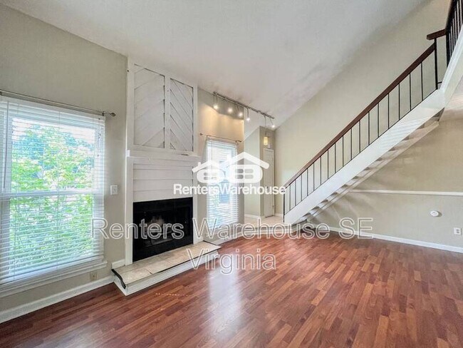 Photo - 445 Falling Ln