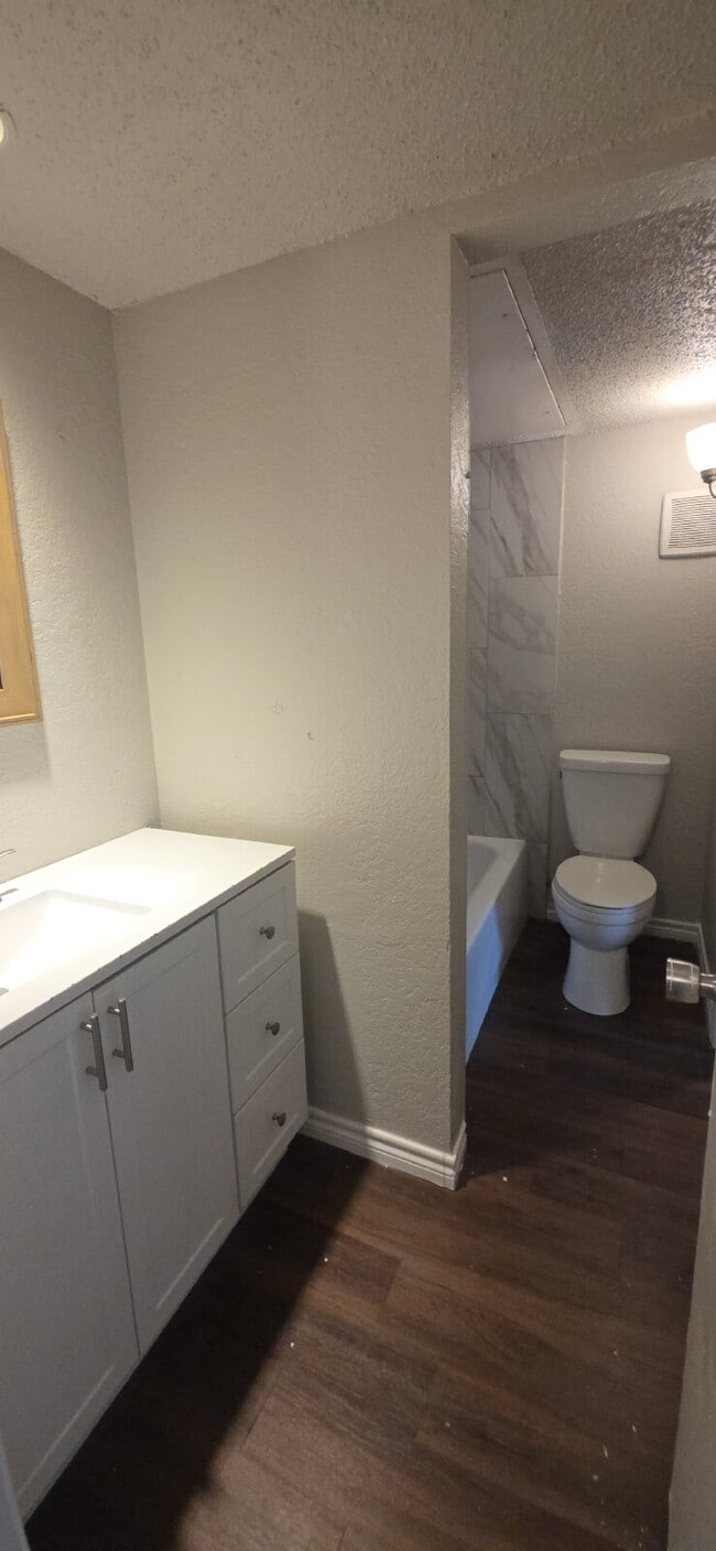 Building Photo - Welcome to this beautifully updated duplex!!!