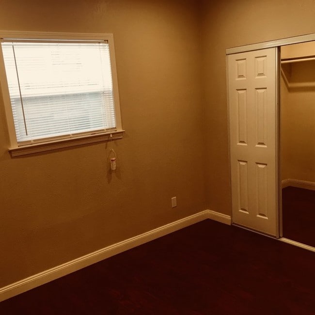 Building Photo - 1089 59th St Unit 1 Rental