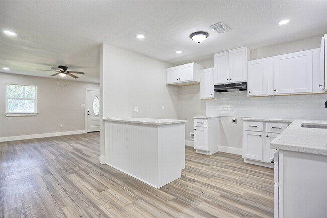 Building Photo - 704 Natchez River Cir Rental