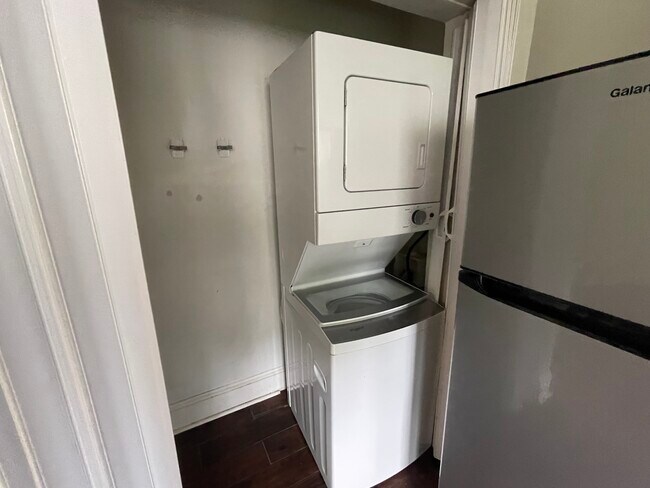 Photo - 644 Moreland Ave SE