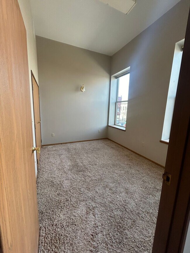 Photo - 1000 Main St Unit Apartment B