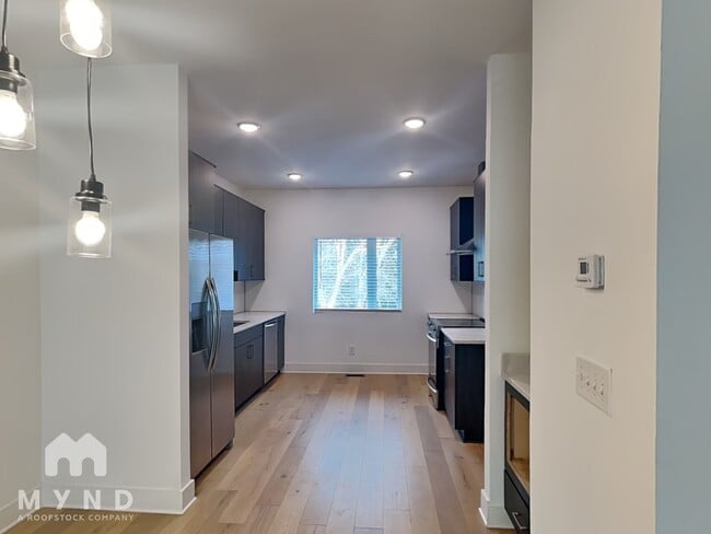 Photo - 1434 Walker Pl SE