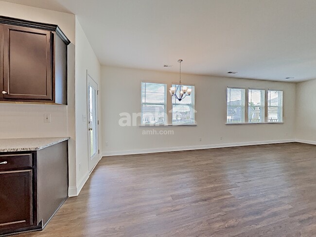 Photo - 106 Samara Ln