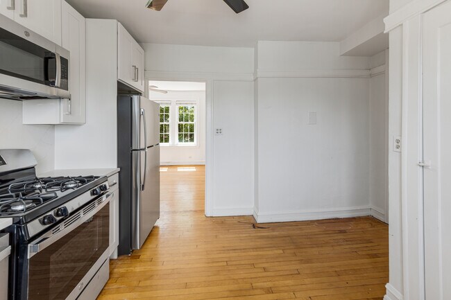 Photo - 3048 W Cornelia Ave Unit 2