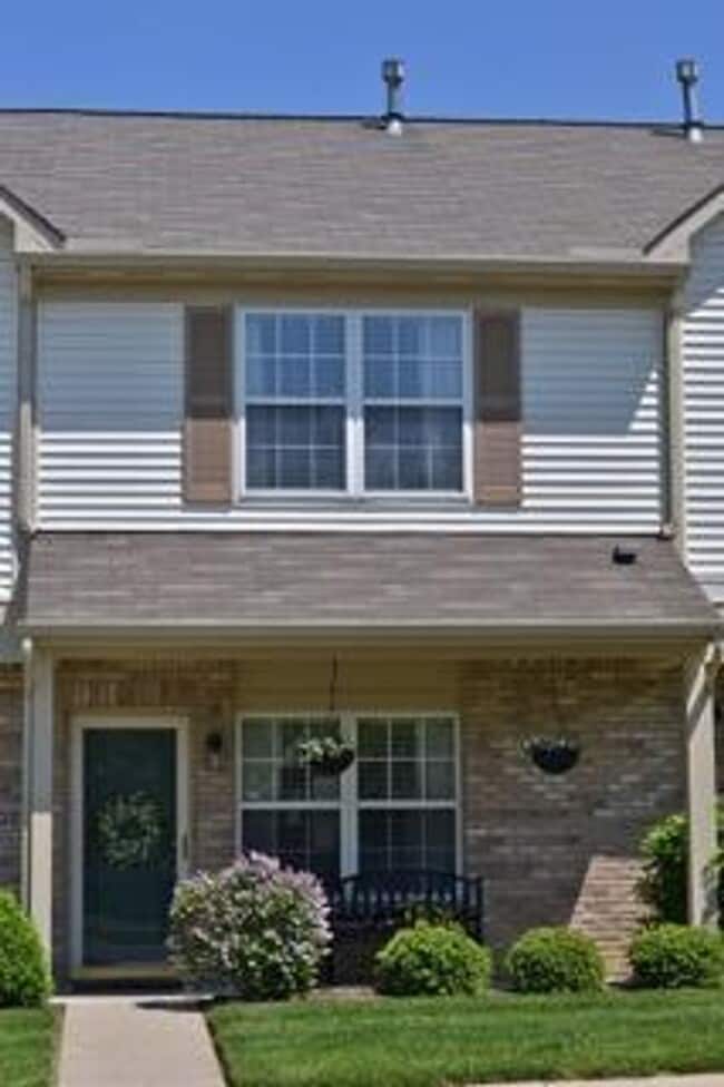 Building Photo - 2 bed 1.5 bath townhouse in Miamisburg not far from Austin's Landing