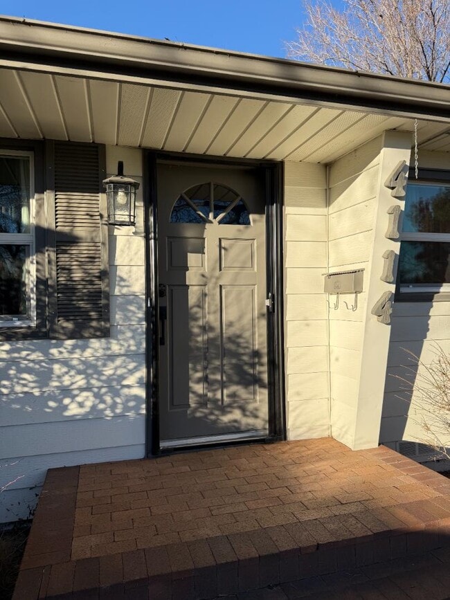 Building Photo - 4114 W Greenbrier Dr