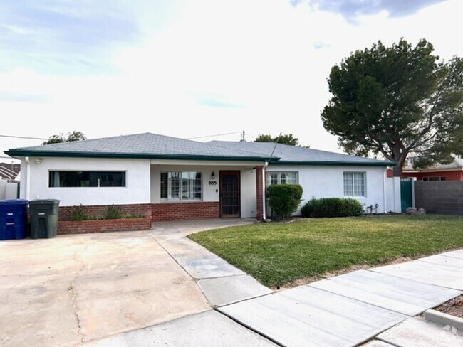 Building Photo - SAN CARLOS BEAUTY! Rental