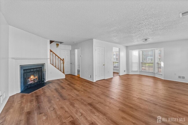 Photo - 194 Darwin Ln