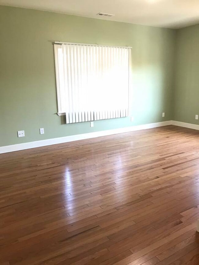 Photo - 560 53rd St Unidad 562