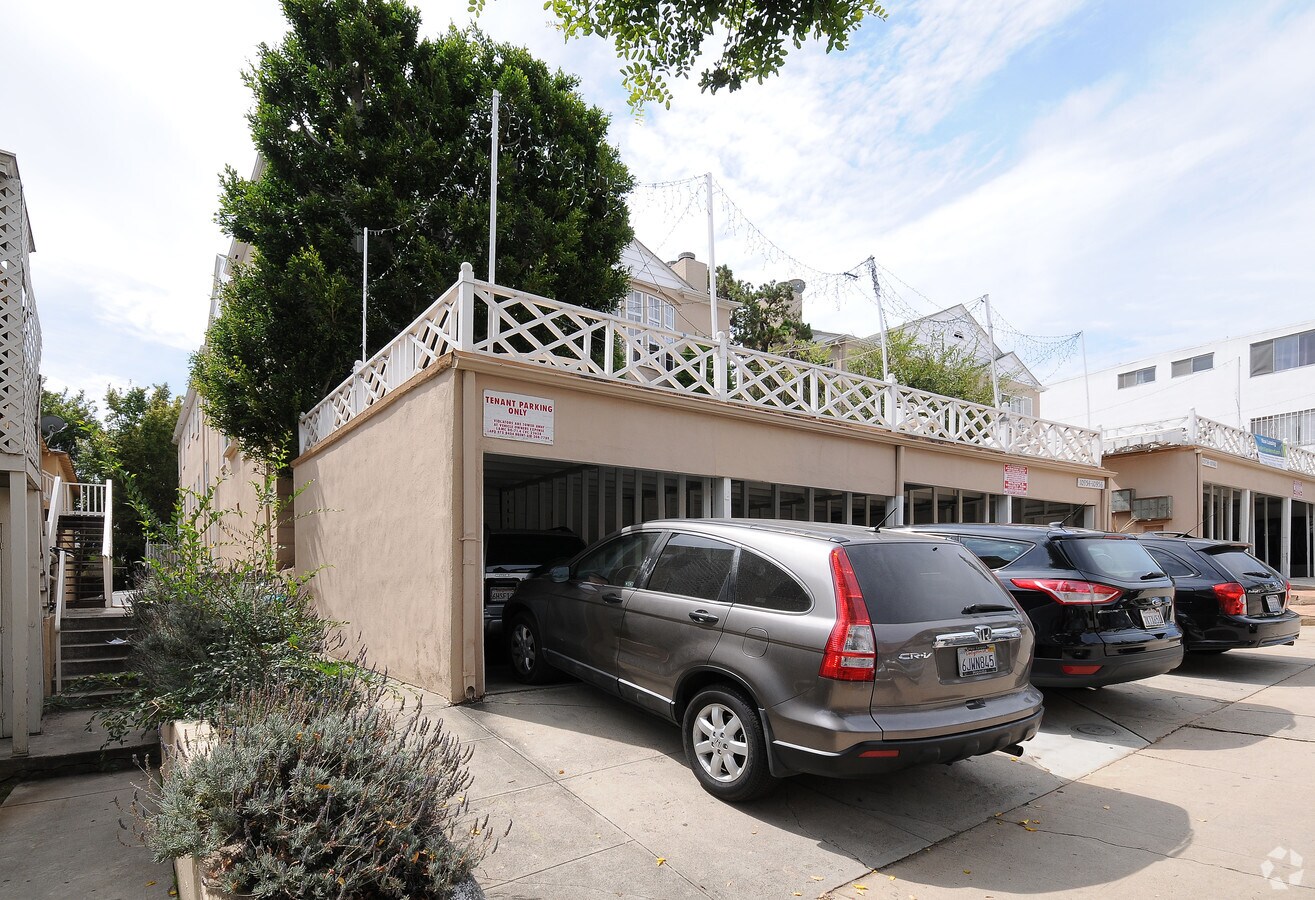 Photo - 10954-10960 Roebling Ave