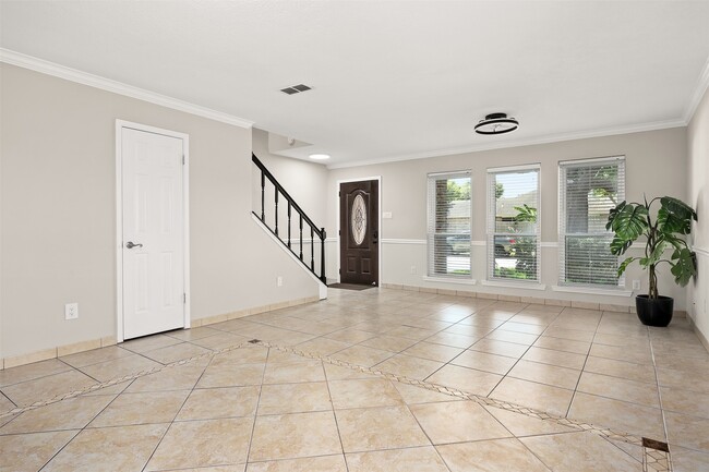 602 Oak Briar Dr