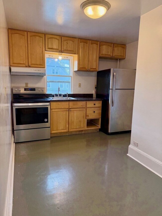 Photo - 302 Hasbrouck Ave Unidad 2