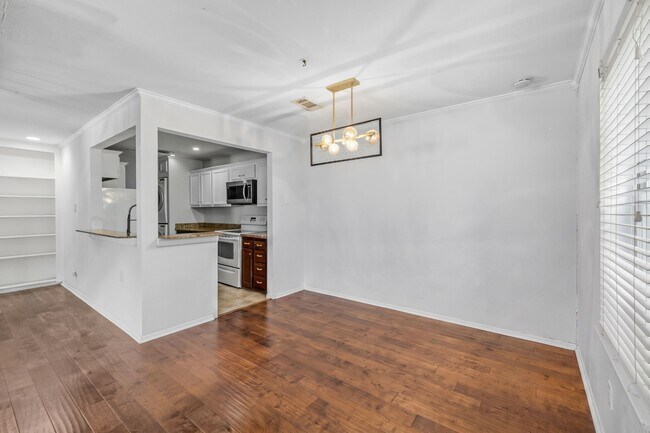5534 Beverly Hill St Unit 8