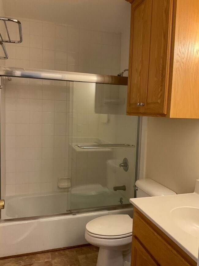 Photo - Spacious 2 Bedroom Apartment Available Now!