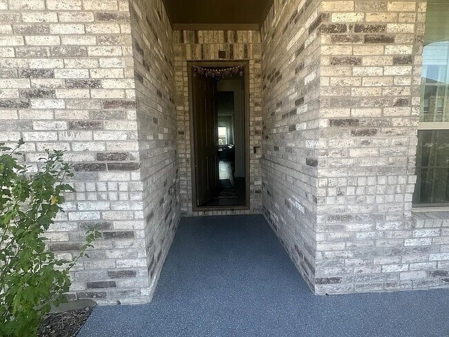 Photo - 1516 White Water Way