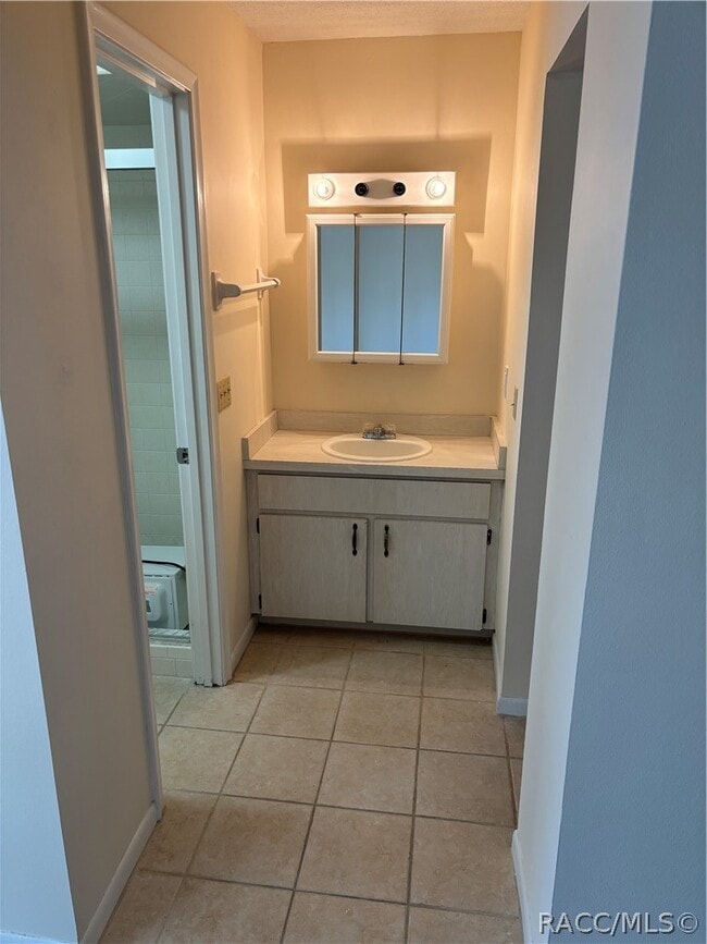 Photo - 57 Chinaberry Cir