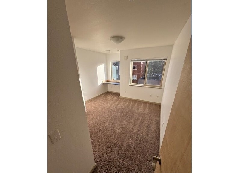 Photo - 529 Carroll Way